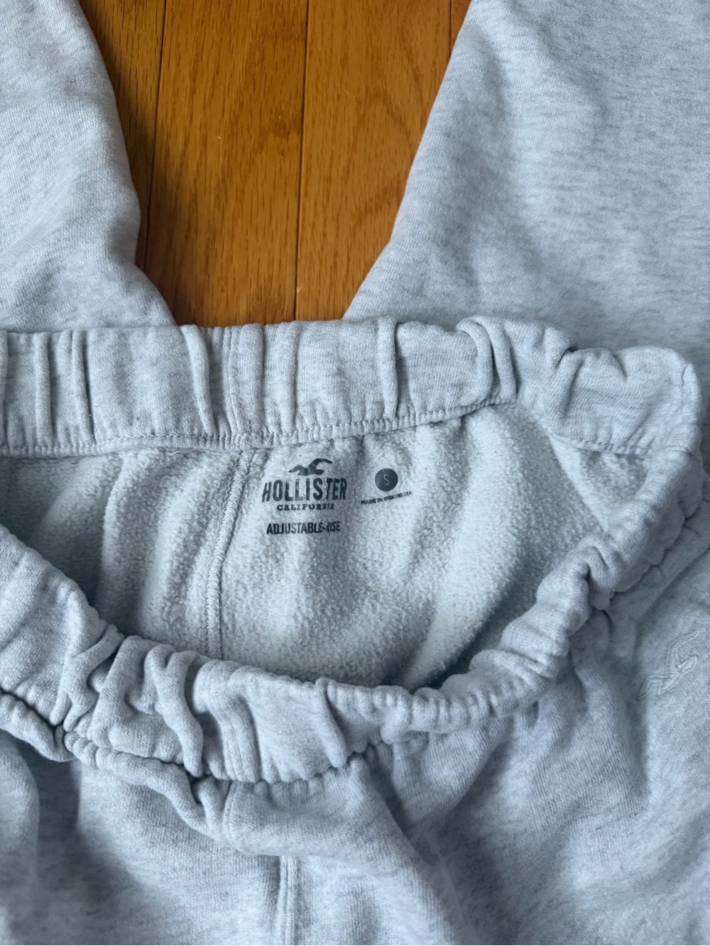 Hollister Light Gray Women’s Sweatpants - Adjustable Waist